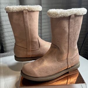 Carter’s pink and Cream Faux Fur Lined Boots Size 3